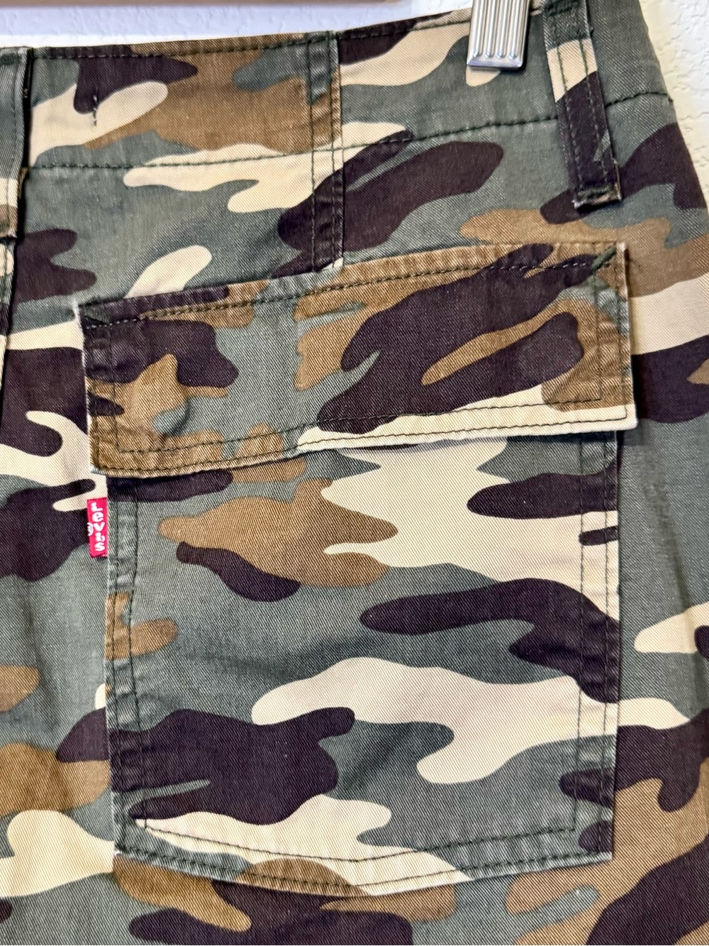 Levi’s 94 Baggy Camo Cargo Pants High Rise Size 29 Utility Baggy Fit - Picture 3 of 4
